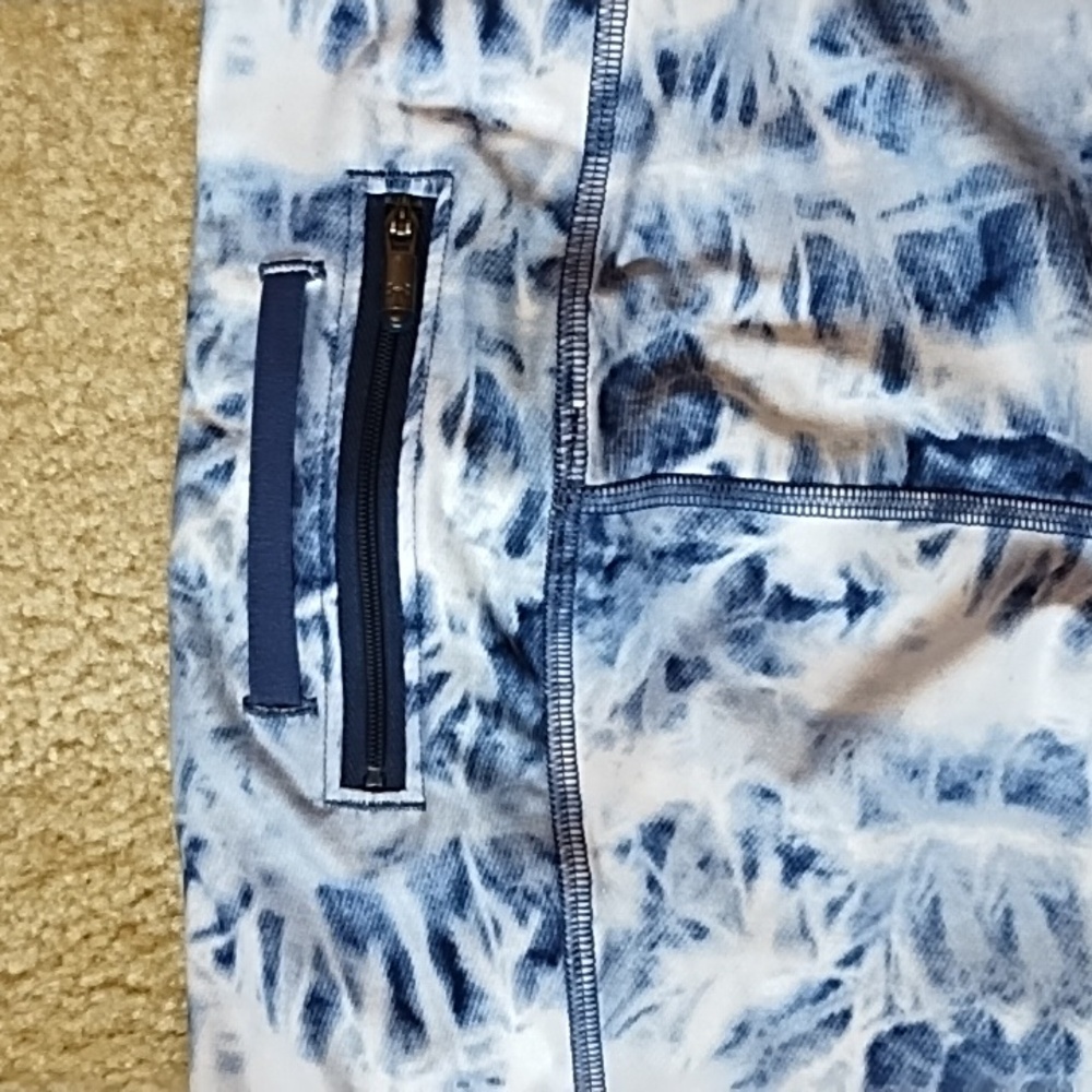 Under Armour Fly By Compression Capri Leggings Tie Dye Blue White Womens Size XS - Picture 6 of 8